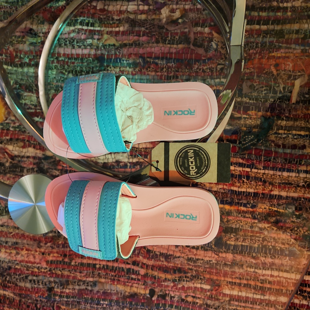 1 pair of sandal 🩴 for  little girl 👧 💕 size 12